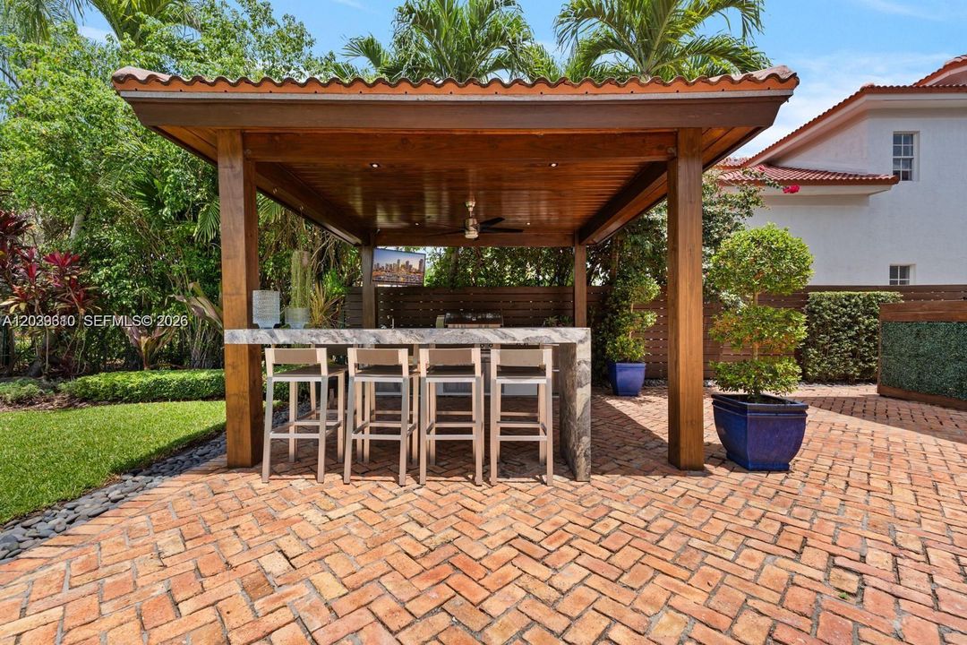 For Sale: $1,995,000 (6 beds, 4 baths, 3548 Square Feet)