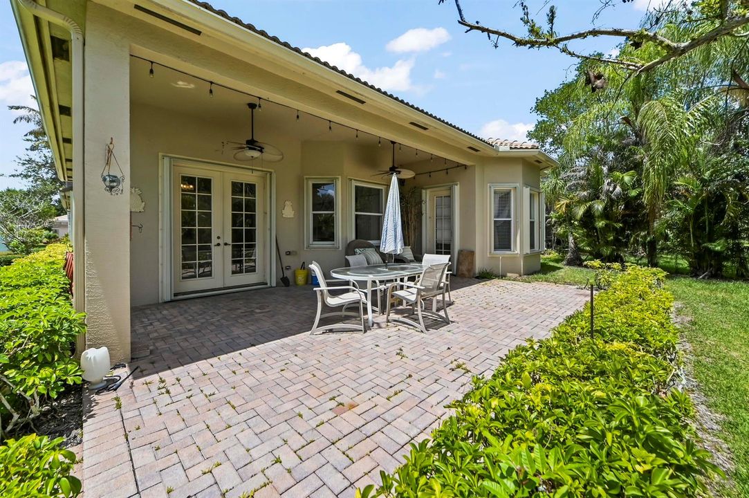 34 Patio 02