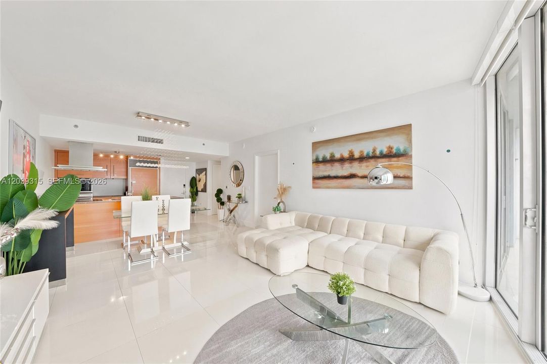 For Sale: $545,000 (1 beds, 1 baths, 842 Square Feet)