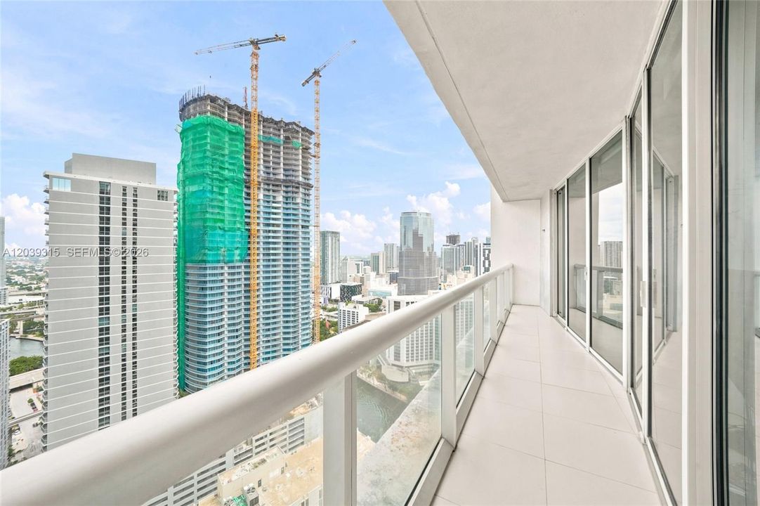 For Sale: $545,000 (1 beds, 1 baths, 842 Square Feet)