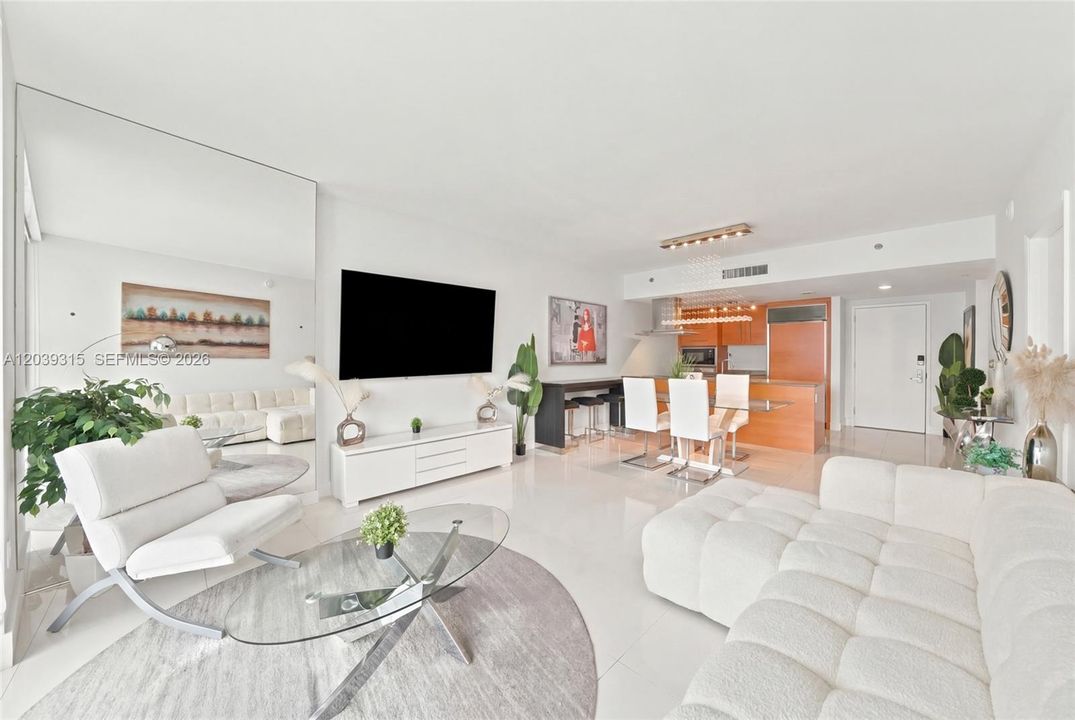 For Sale: $545,000 (1 beds, 1 baths, 842 Square Feet)