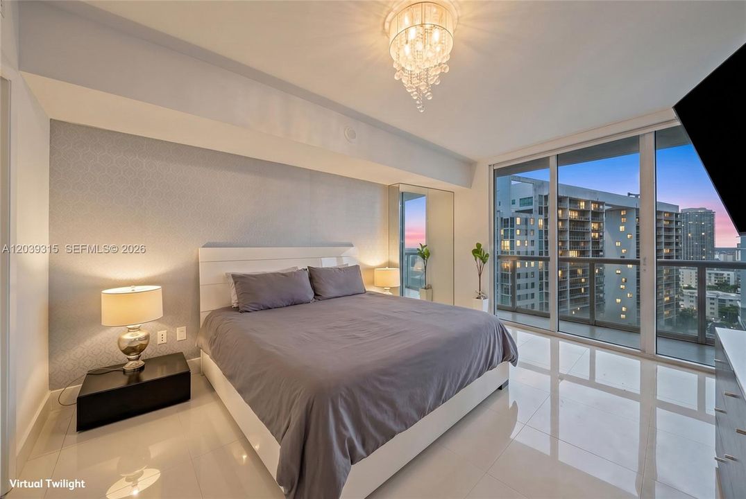 For Sale: $545,000 (1 beds, 1 baths, 842 Square Feet)