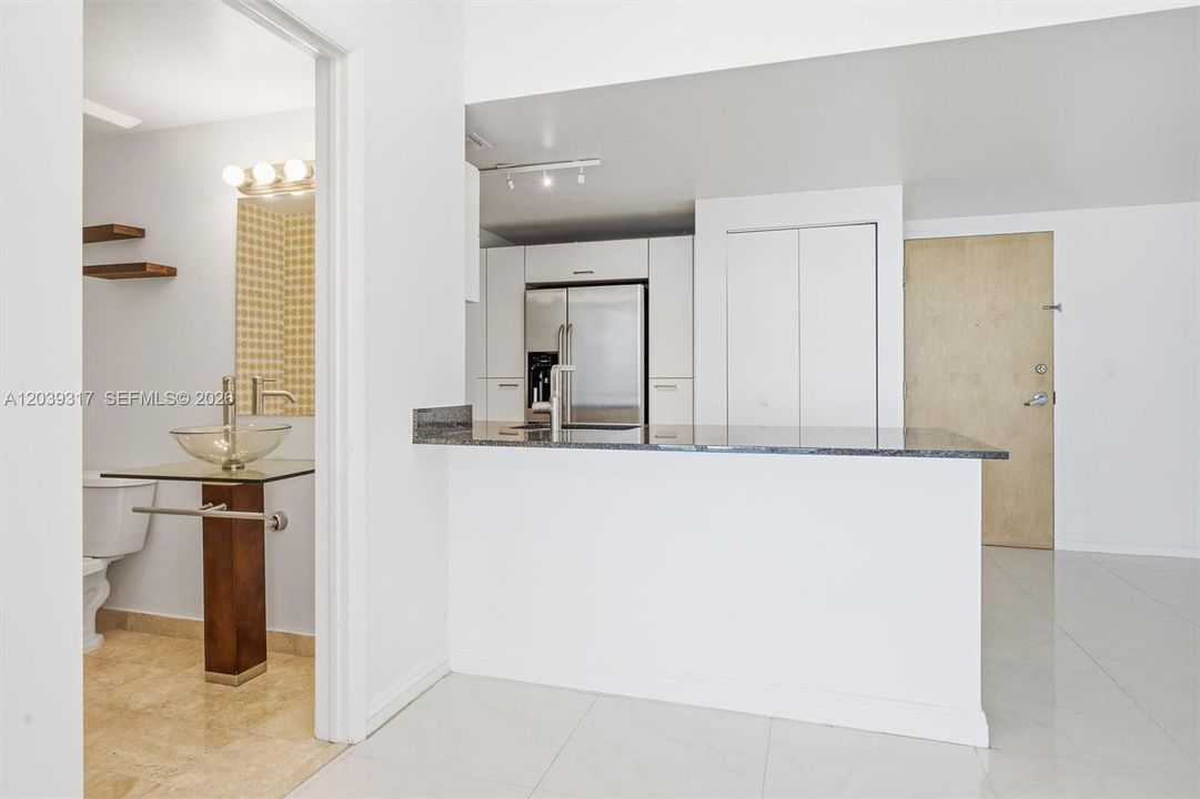For Sale: $490,000 (2 beds, 2 baths, 1075 Square Feet)