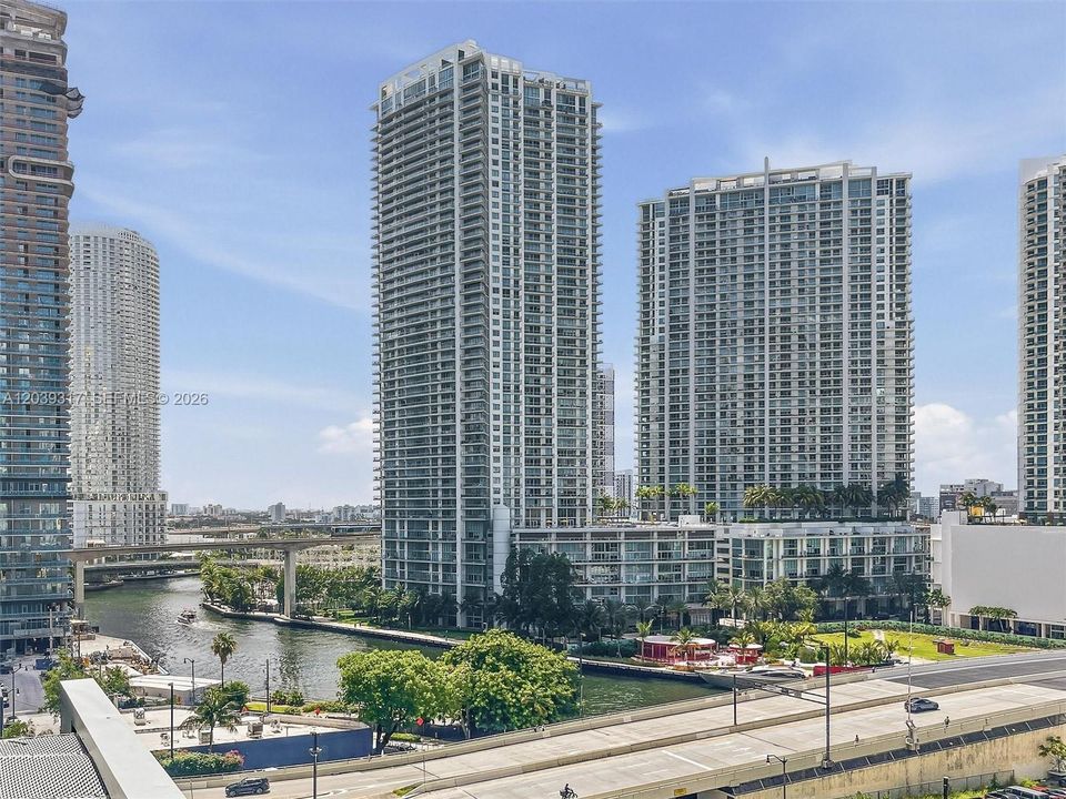 For Sale: $490,000 (2 beds, 2 baths, 1075 Square Feet)