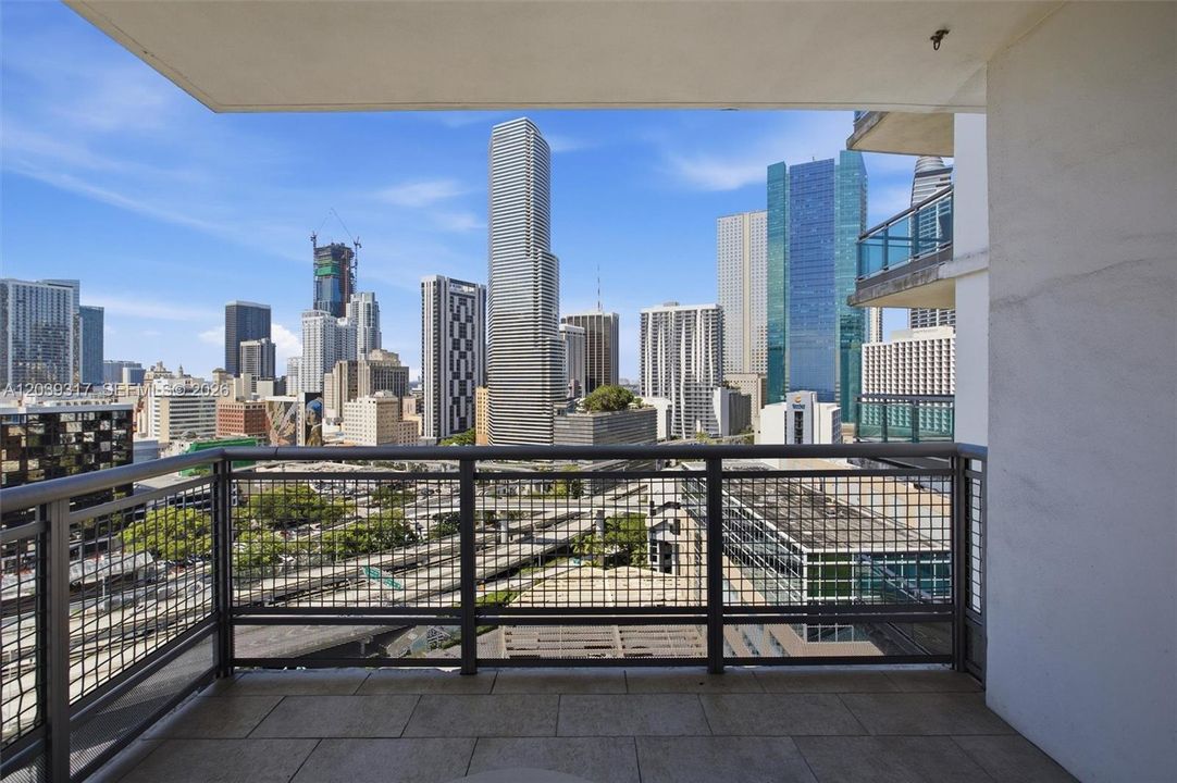 For Sale: $490,000 (2 beds, 2 baths, 1075 Square Feet)