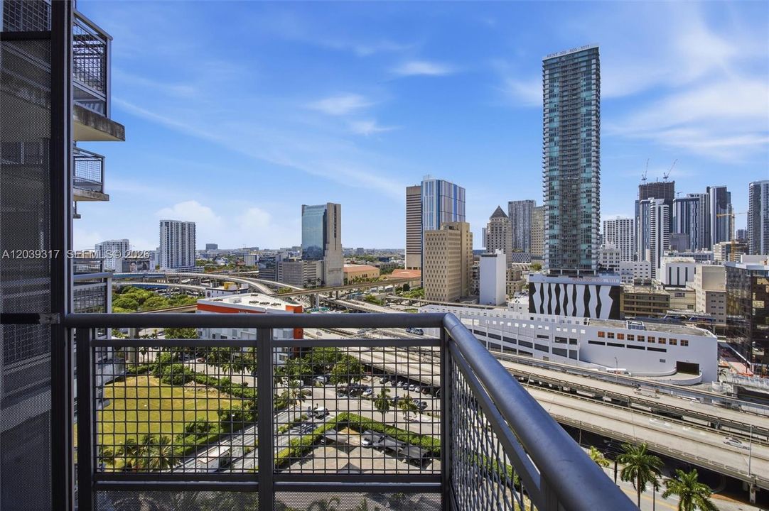 For Sale: $490,000 (2 beds, 2 baths, 1075 Square Feet)