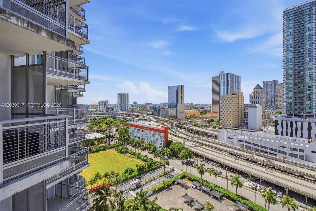 For Sale: $490,000 (2 beds, 2 baths, 1075 Square Feet)