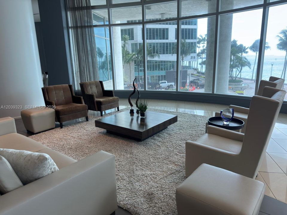 For Sale: $365,000 (1 beds, 1 baths, 544 Square Feet)