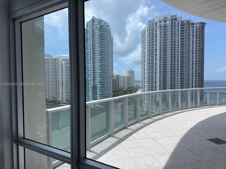 For Sale: $365,000 (1 beds, 1 baths, 544 Square Feet)