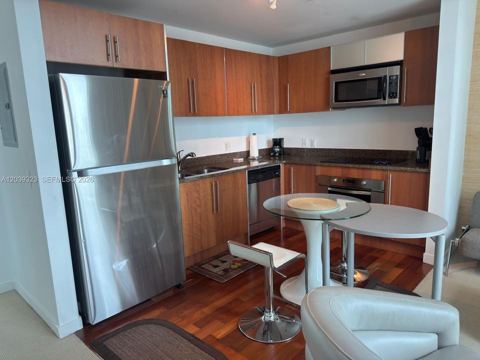 For Sale: $365,000 (1 beds, 1 baths, 544 Square Feet)