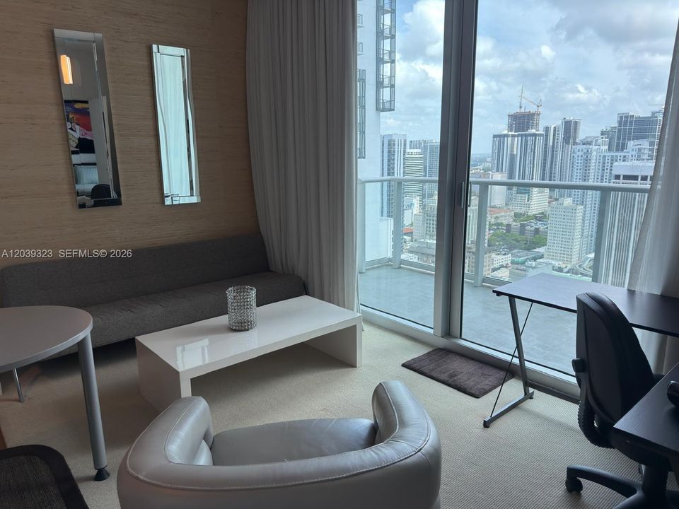 For Sale: $365,000 (1 beds, 1 baths, 544 Square Feet)