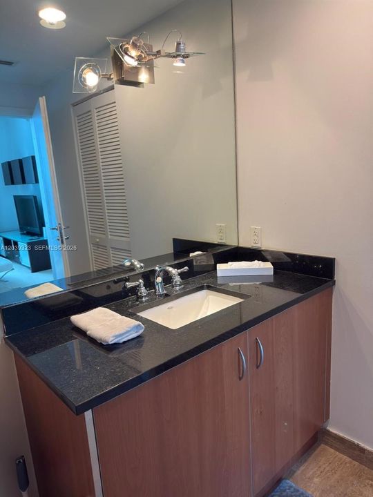 For Sale: $365,000 (1 beds, 1 baths, 544 Square Feet)