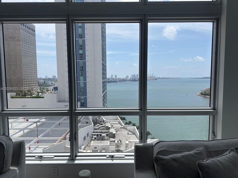For Sale: $365,000 (1 beds, 1 baths, 544 Square Feet)