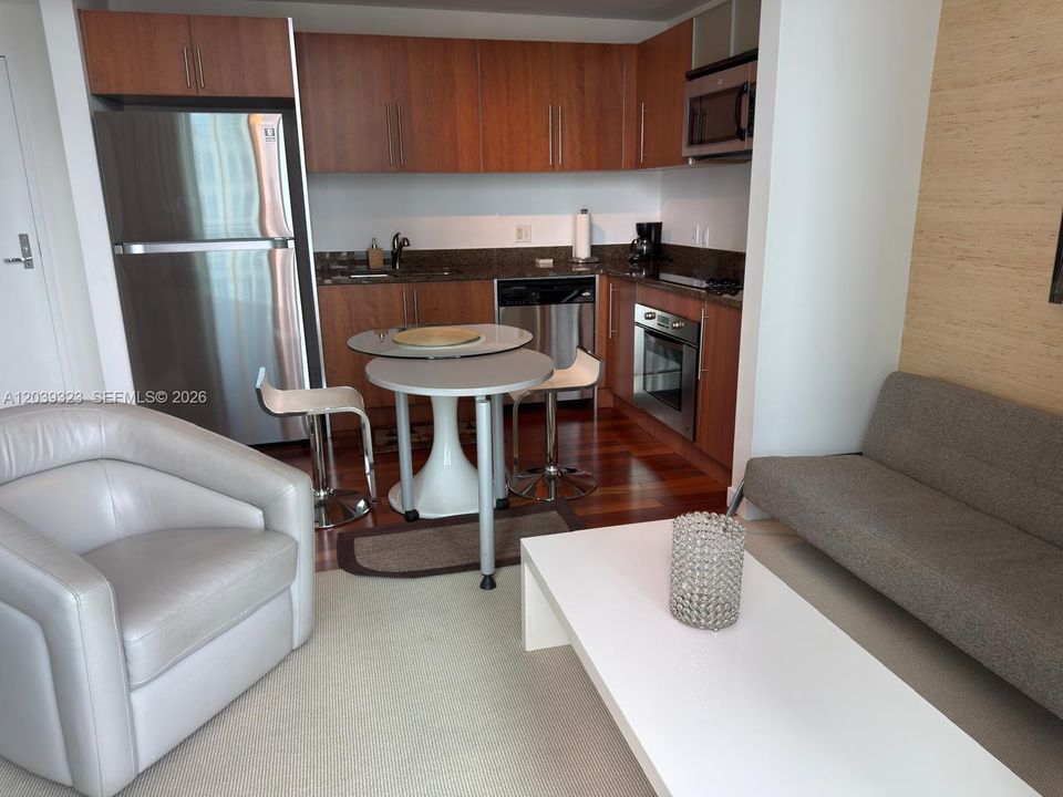 For Sale: $365,000 (1 beds, 1 baths, 544 Square Feet)