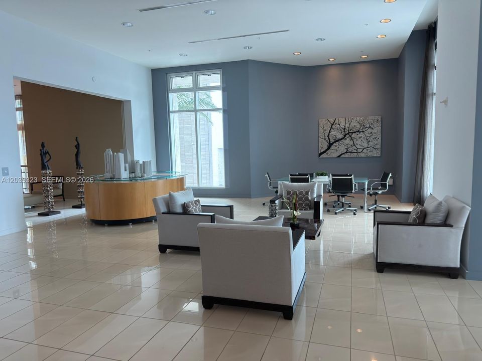 For Sale: $365,000 (1 beds, 1 baths, 544 Square Feet)