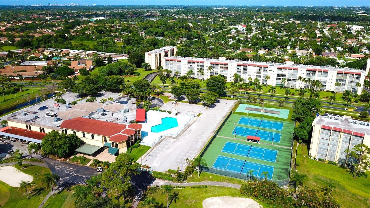 POINCIANA CLUBHOUSE/POOL