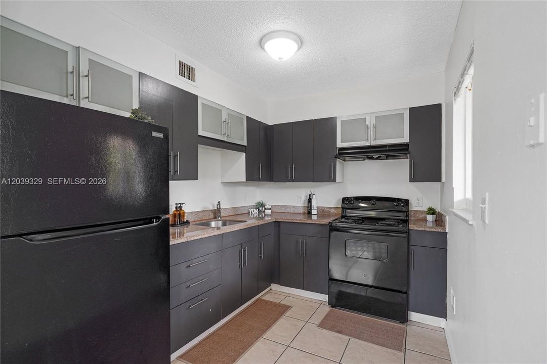 В аренду: $1,650 (2 спален, 1 ванн, 660 Квадратных фут)