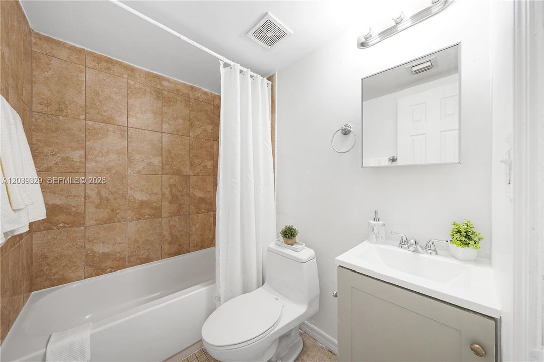 В аренду: $1,650 (2 спален, 1 ванн, 660 Квадратных фут)