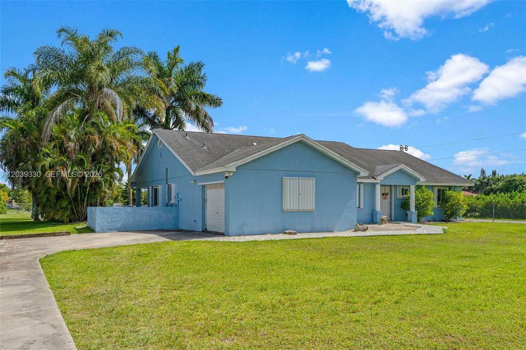 For Sale: $1,300,000 (3 beds, 2 baths, 3736 Square Feet)