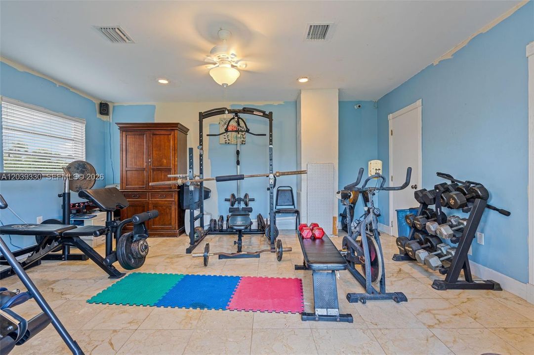 For Sale: $1,300,000 (3 beds, 2 baths, 3736 Square Feet)