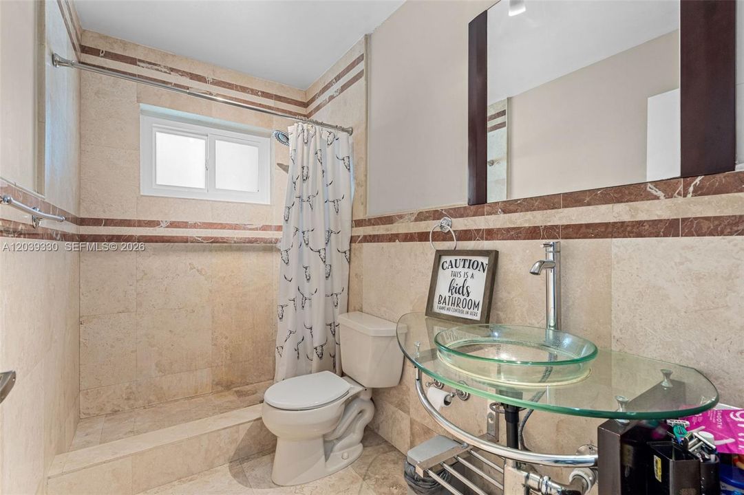 For Sale: $1,300,000 (3 beds, 2 baths, 3736 Square Feet)