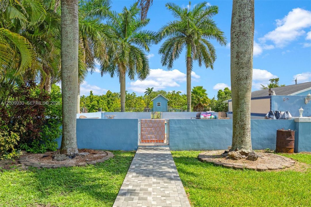 For Sale: $1,300,000 (3 beds, 2 baths, 3736 Square Feet)