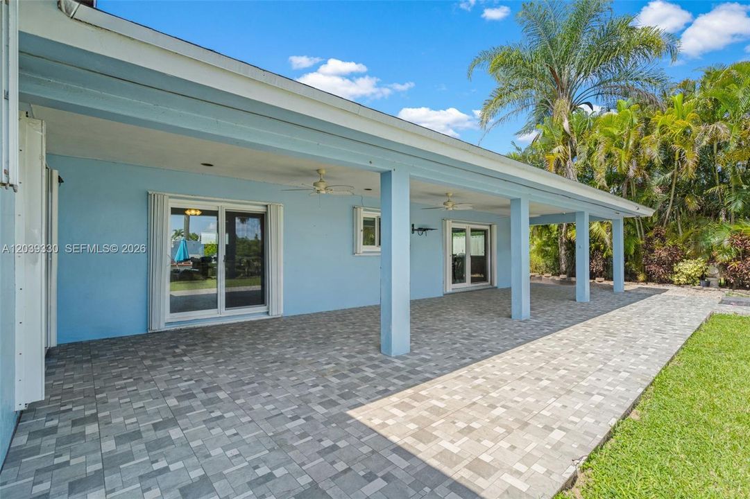 For Sale: $1,300,000 (3 beds, 2 baths, 3736 Square Feet)