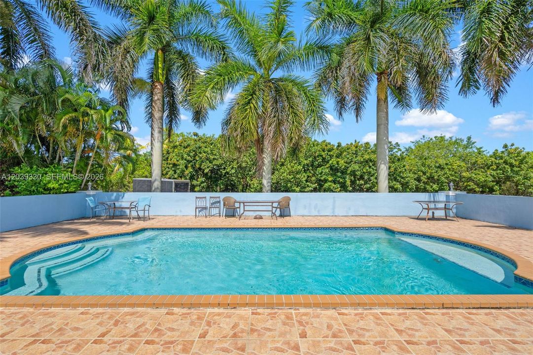 For Sale: $1,300,000 (3 beds, 2 baths, 3736 Square Feet)