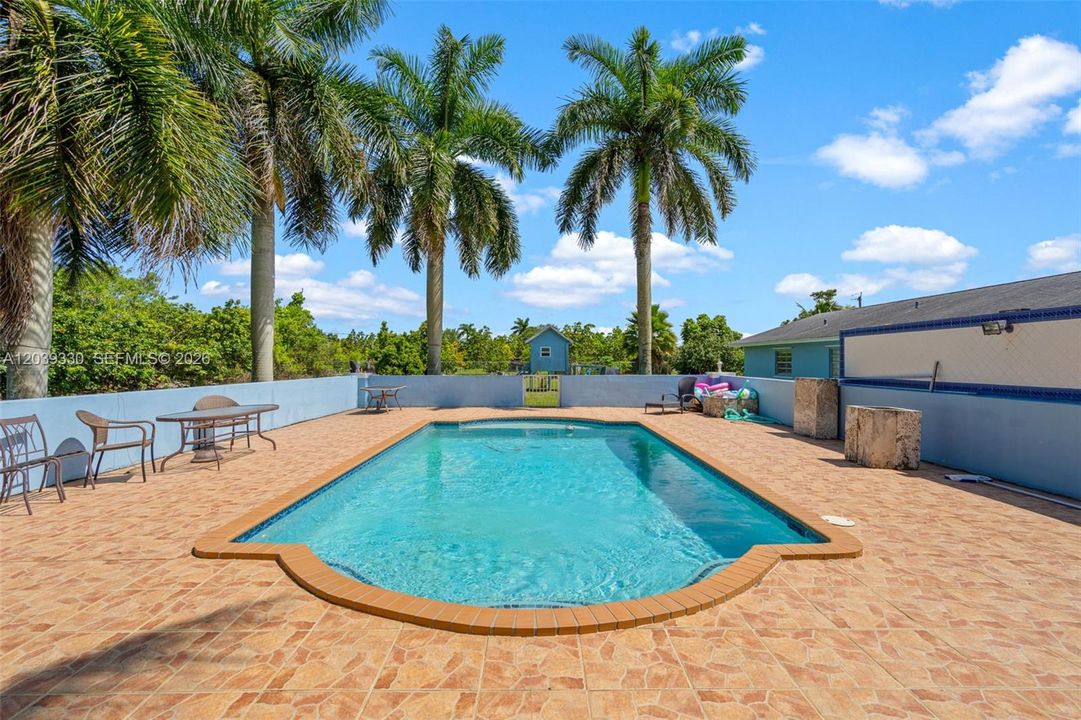 For Sale: $1,300,000 (3 beds, 2 baths, 3736 Square Feet)