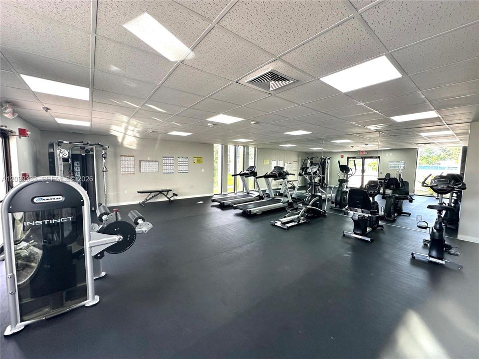 For Rent: $2,200 (2 beds, 2 baths, 965 Square Feet)