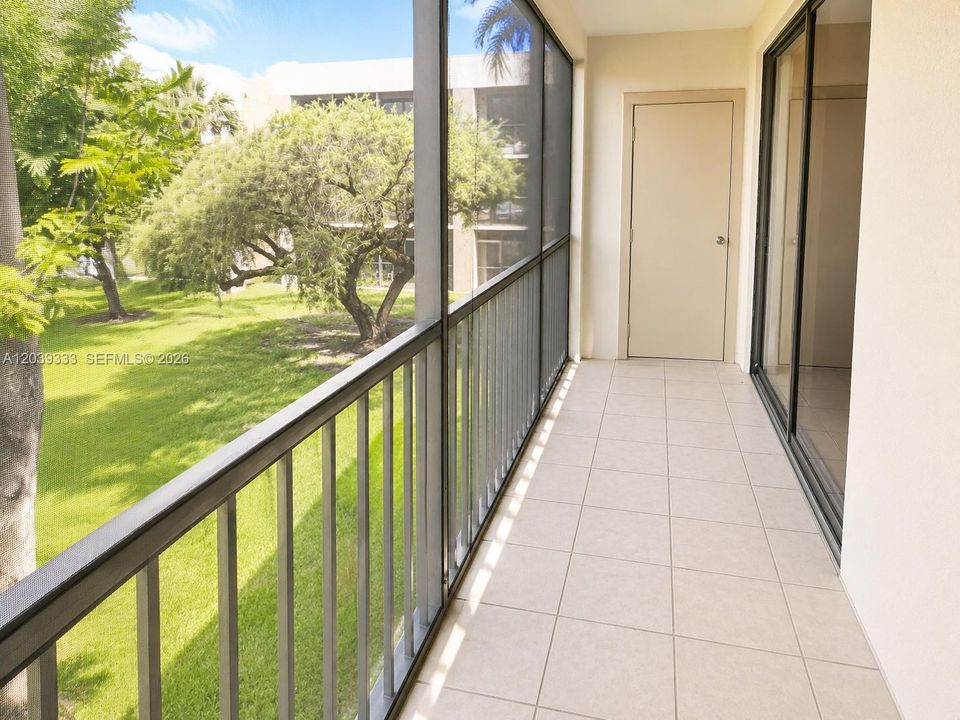 For Rent: $2,200 (2 beds, 2 baths, 965 Square Feet)