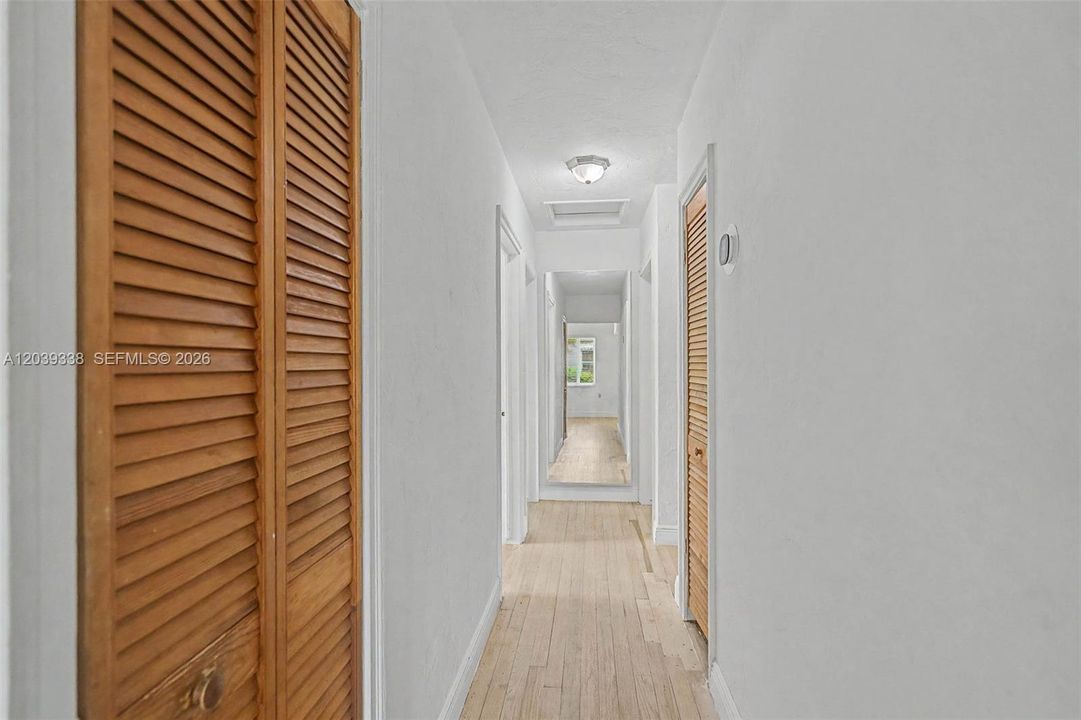 На продажу: $875,000 (3 спален, 1 ванн, 952 Квадратных фут)