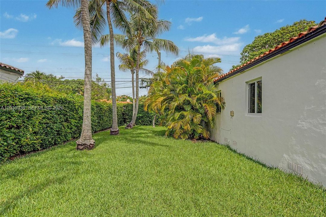 For Sale: $849,900 (3 beds, 1 baths, 952 Square Feet)