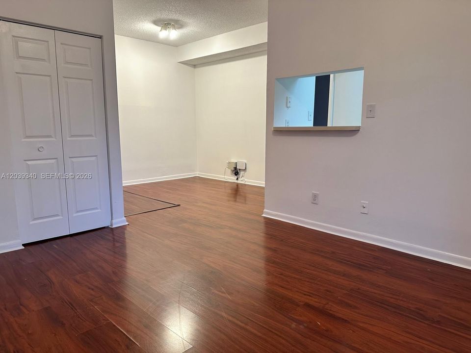 В аренду: $1,950 (2 спален, 2 ванн, 807 Квадратных фут)