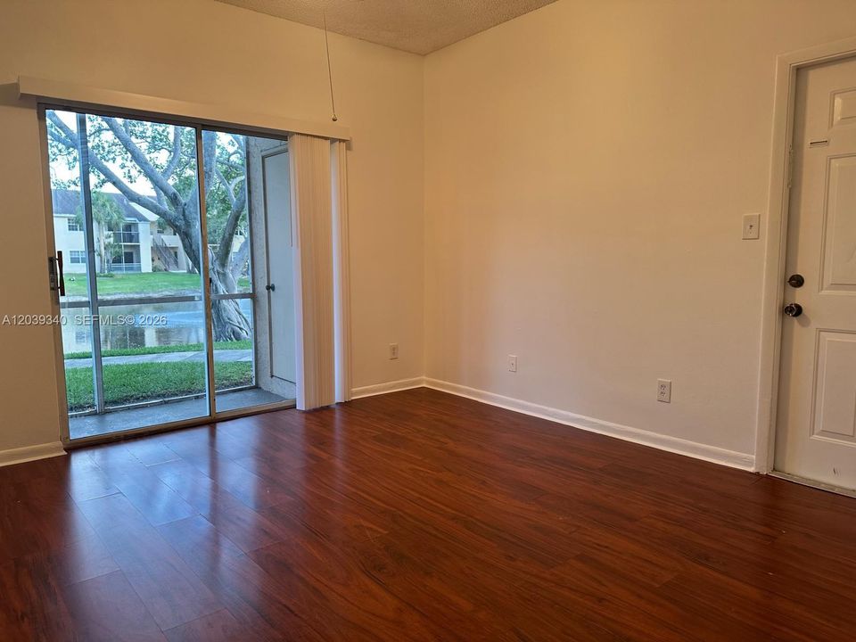 В аренду: $1,950 (2 спален, 2 ванн, 807 Квадратных фут)
