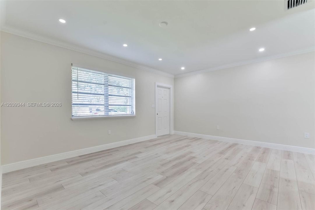 For Rent: $3,100 (2 beds, 1 baths, 1010 Square Feet)