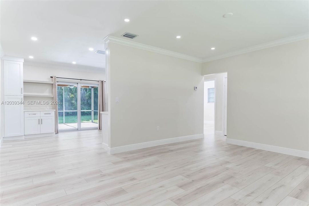 For Rent: $3,100 (2 beds, 1 baths, 1010 Square Feet)