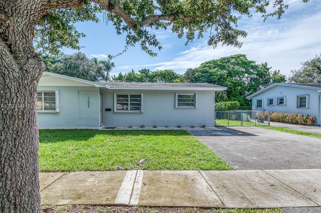 For Rent: $3,100 (2 beds, 1 baths, 1010 Square Feet)