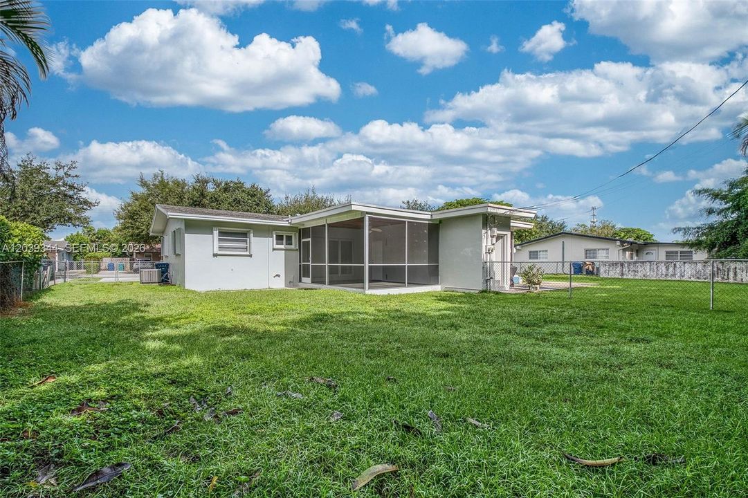 For Rent: $3,100 (2 beds, 1 baths, 1010 Square Feet)
