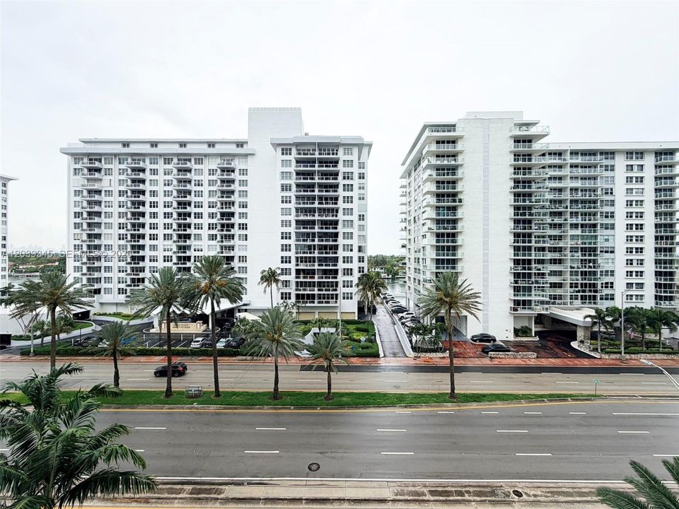 For Rent: $4,485 (2 beds, 2 baths, 1310 Square Feet)