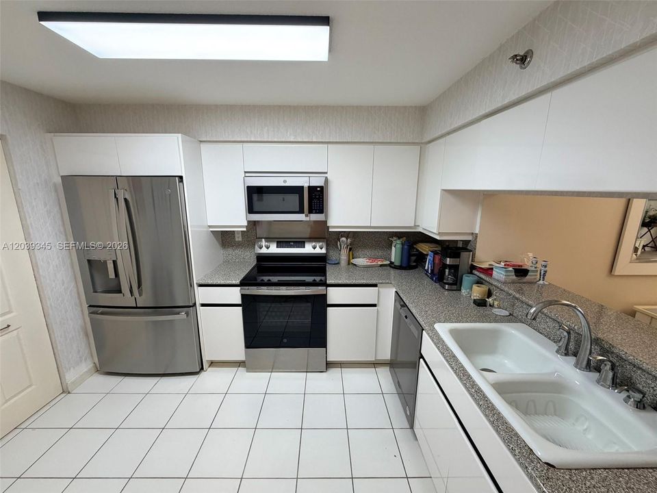 For Rent: $4,485 (2 beds, 2 baths, 1310 Square Feet)