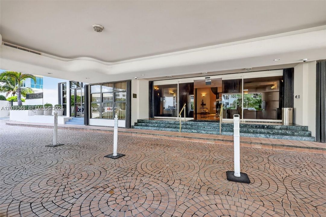 For Rent: $4,485 (2 beds, 2 baths, 1310 Square Feet)