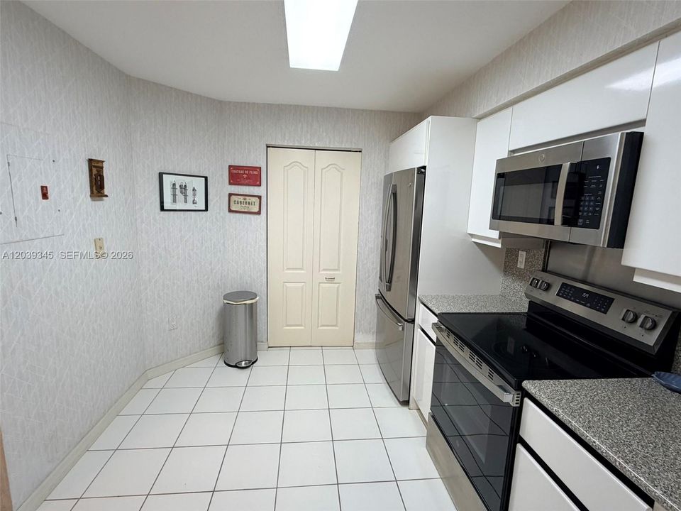 For Rent: $4,485 (2 beds, 2 baths, 1310 Square Feet)