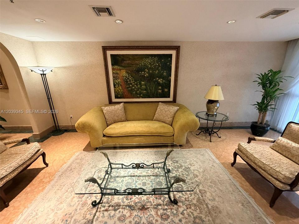 For Rent: $4,485 (2 beds, 2 baths, 1310 Square Feet)