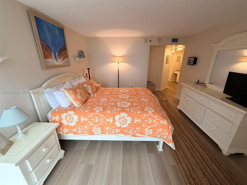 For Rent: $4,485 (2 beds, 2 baths, 1310 Square Feet)