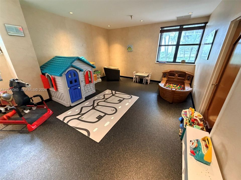 For Rent: $4,485 (2 beds, 2 baths, 1310 Square Feet)