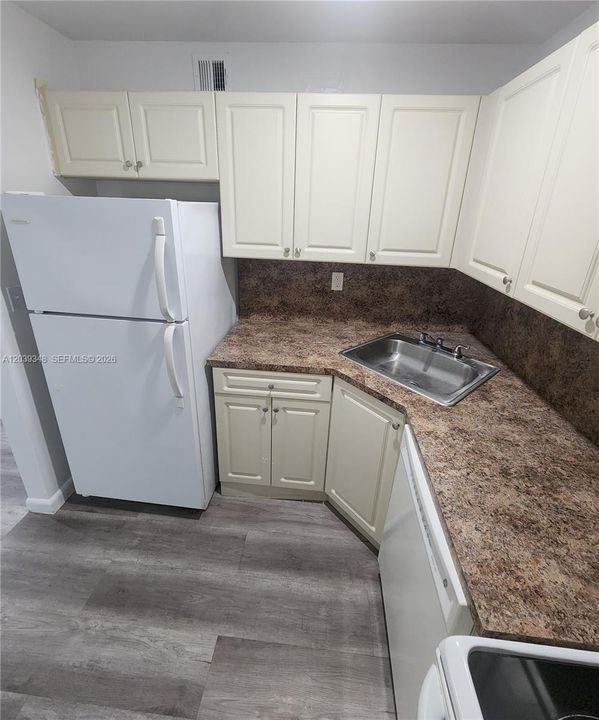 For Rent: $1,700 (1 beds, 1 baths, 434568 Square Feet)