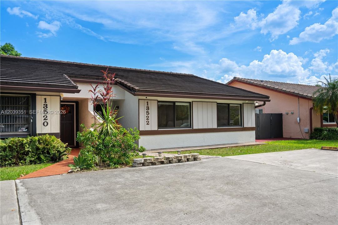 For Sale: $525,000 (3 beds, 2 baths, 1167 Square Feet)