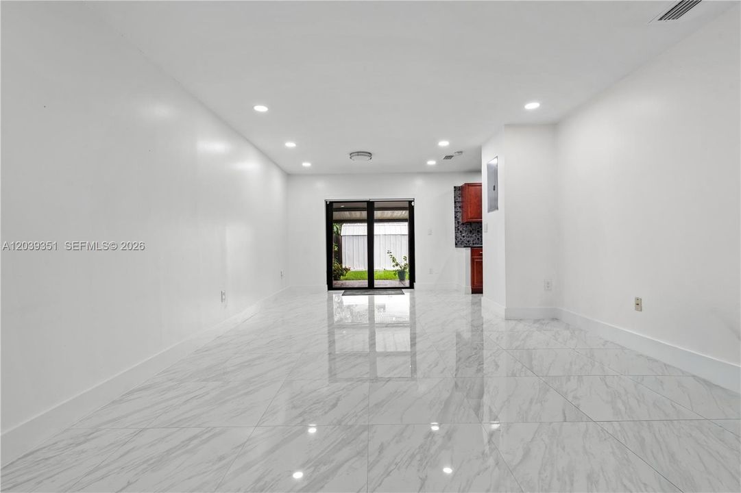 For Sale: $525,000 (3 beds, 2 baths, 1167 Square Feet)