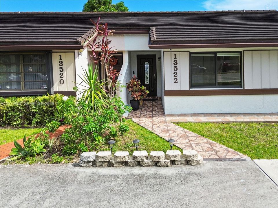 For Sale: $525,000 (3 beds, 2 baths, 1167 Square Feet)